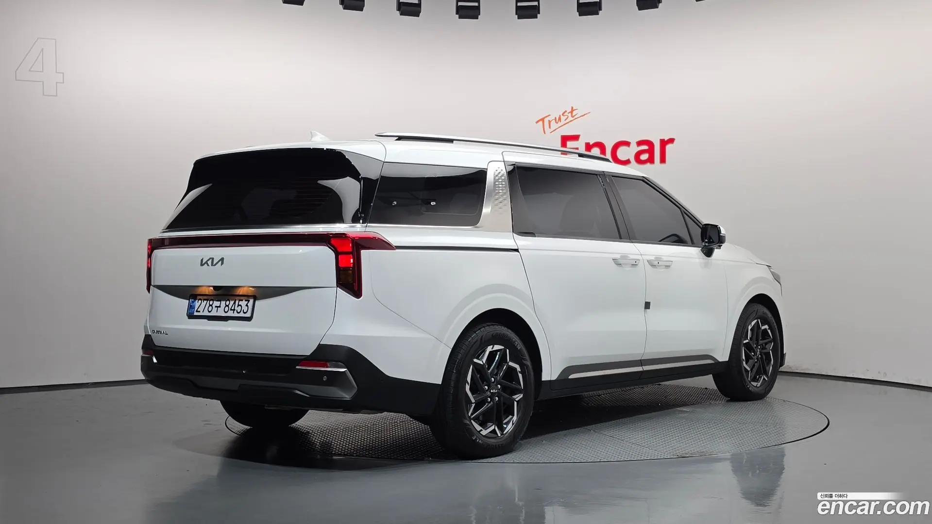 Main__Slider__Photo:Canival Kia 2023.10-1