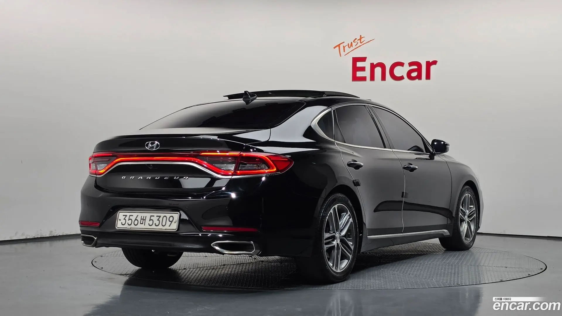Main__Slider__Photo:Grandeur Hyundai 2017.8-1