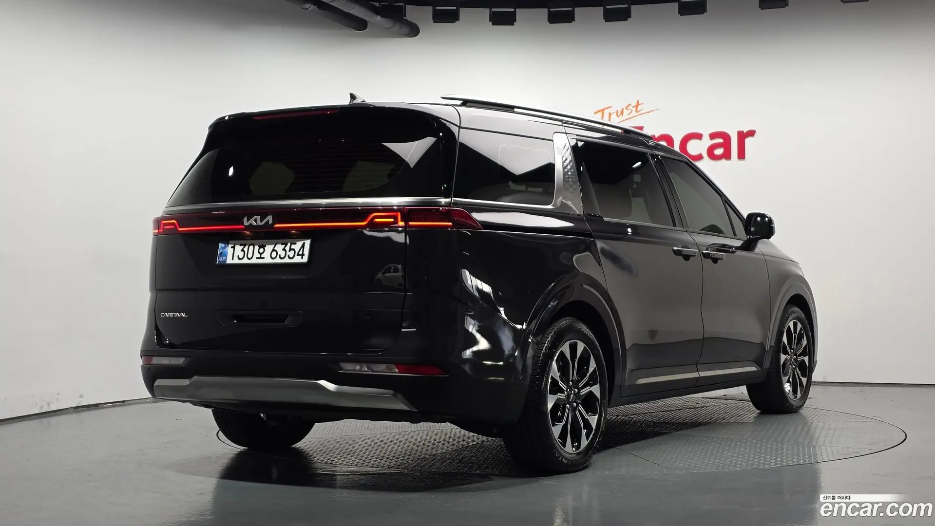 Main__Slider__Photo:Canival Kia 2023.10-1