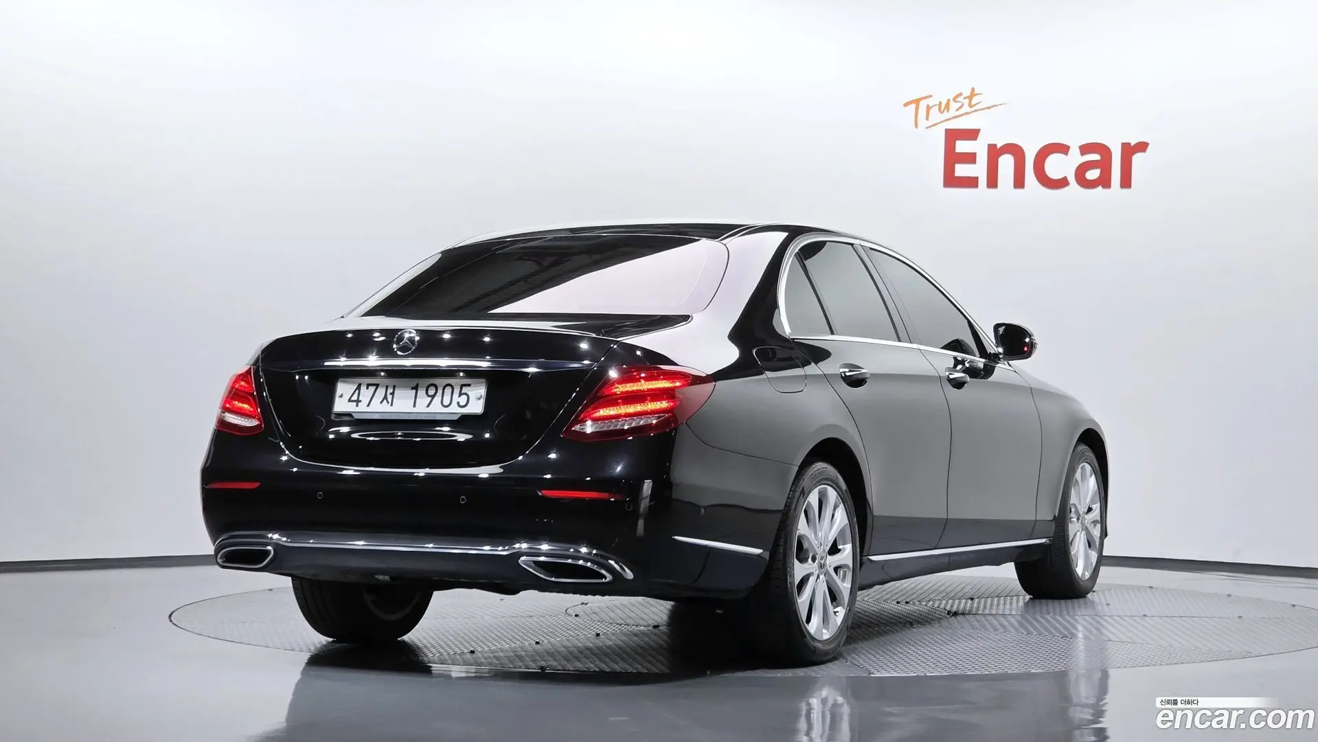Main__Slider__Photo:E-Class Mercedes-Benz 2018.5-1