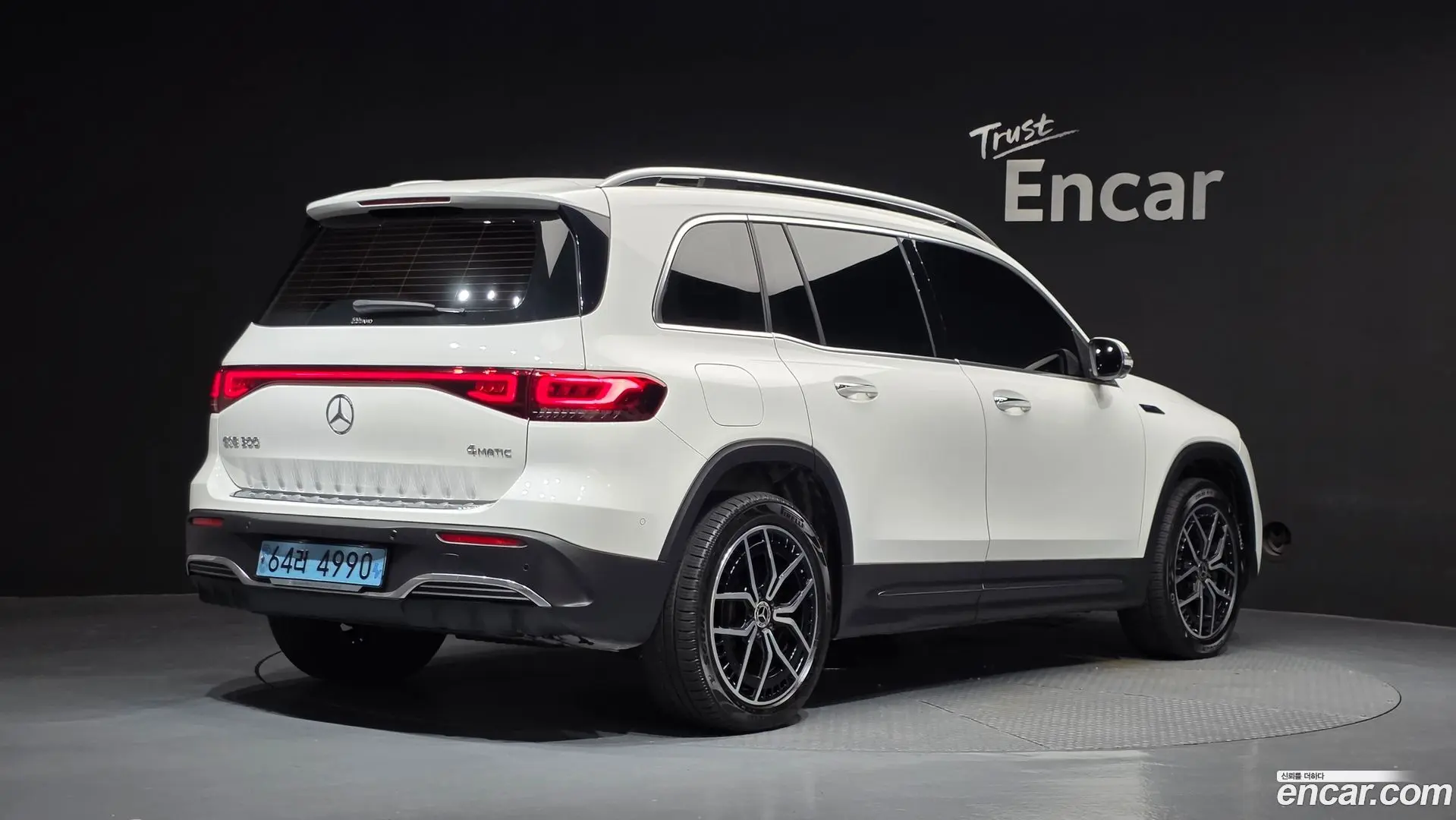 Main__Slider__Photo:EQB Mercedes-Benz 2022.8-1