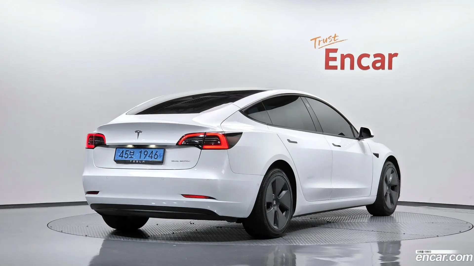 Main__Slider__Photo:Model 3 Tesla 2022.4-1