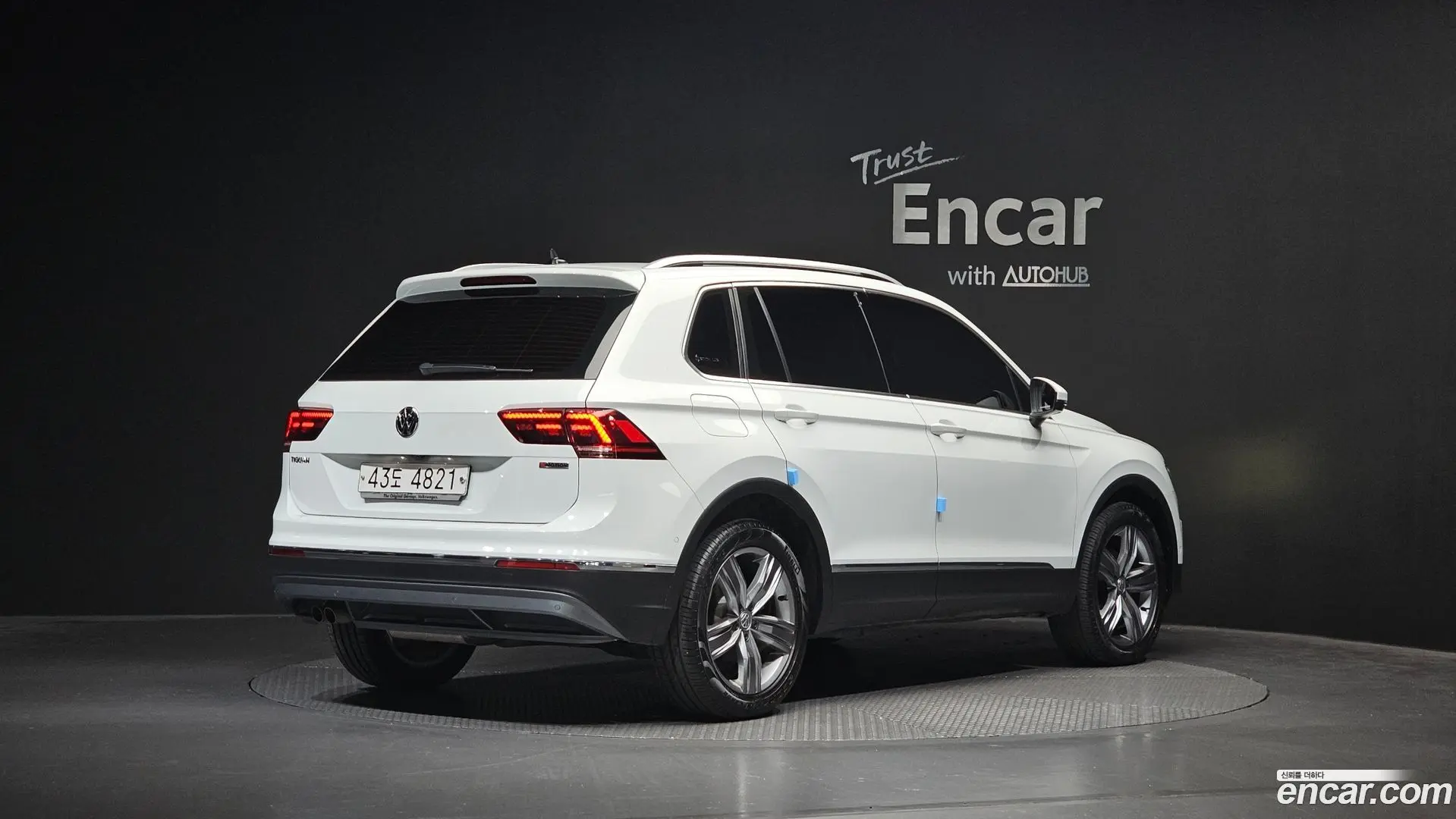 Main__Slider__Photo:Tiguan Volkswagen 2018.11-1