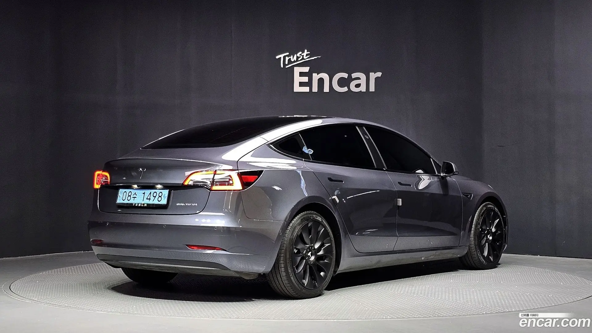 Main__Slider__Photo:Model 3 Tesla 2022.4-1