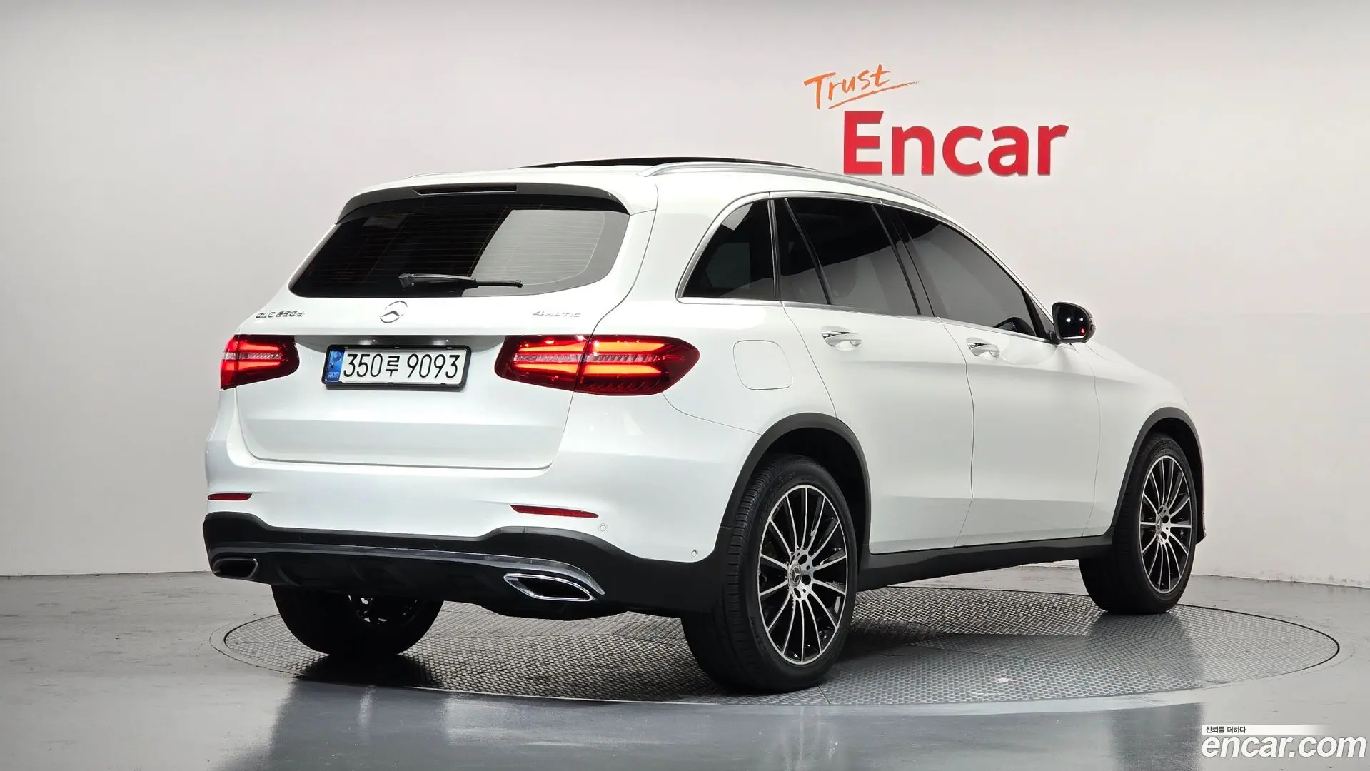 Main__Slider__Photo:GLC-Class Mercedes-Benz 2018.2-1