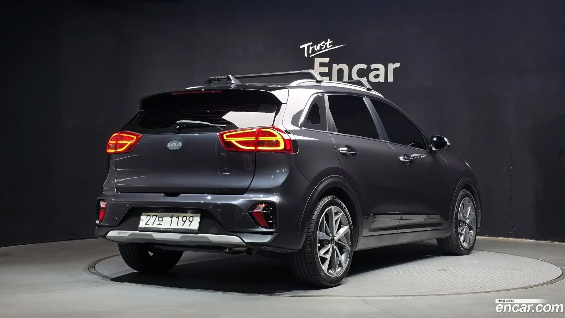 Main__Slider__Photo:Niro Kia 2019.6-1