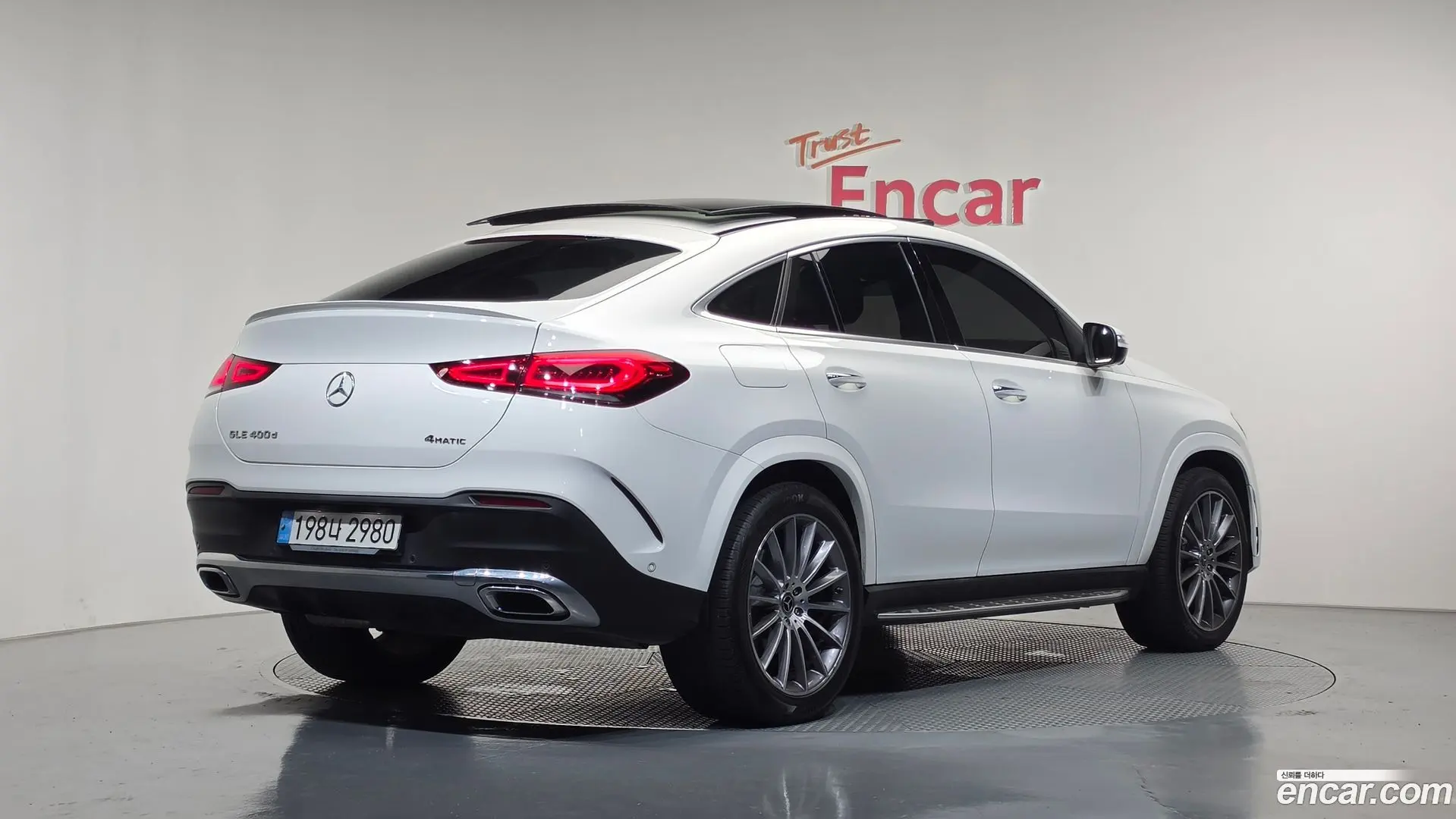 Main__Slider__Photo:GLE-Class Mercedes-Benz 2023.5-1