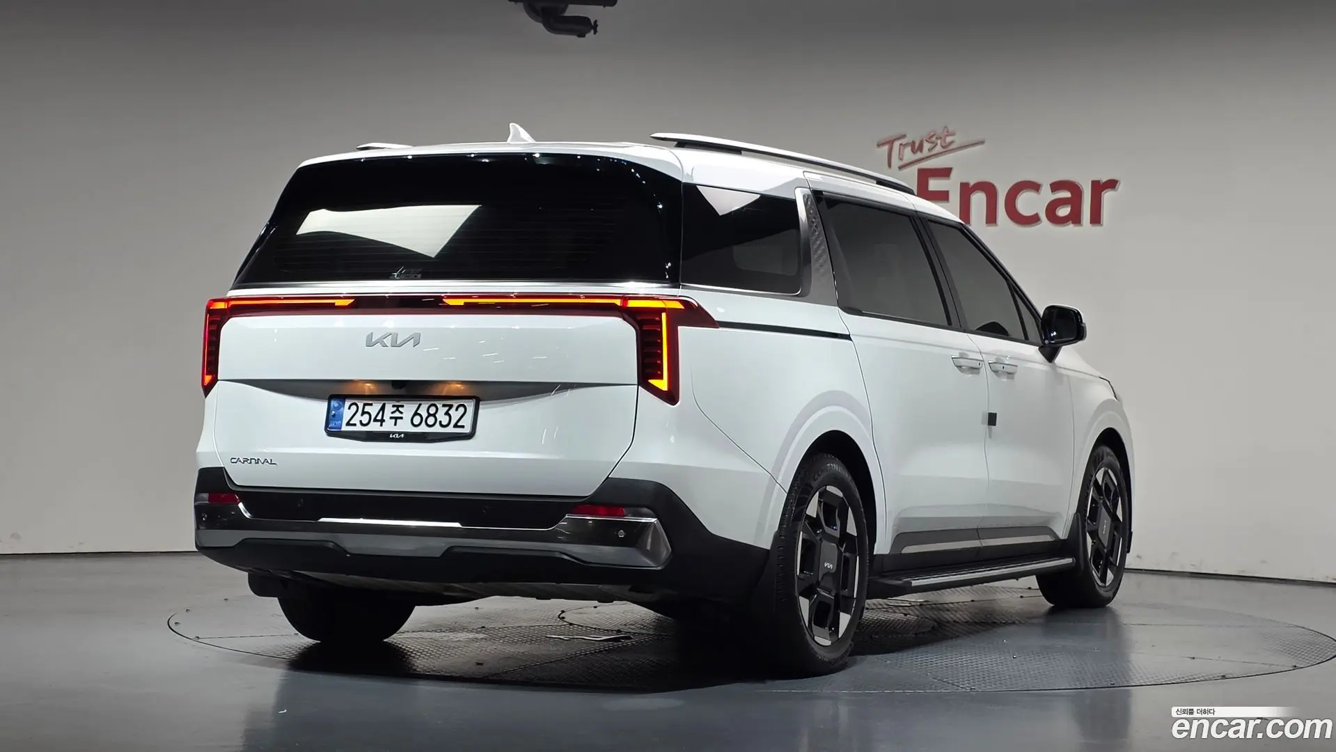 Main__Slider__Photo:Canival Kia 2024.5-1