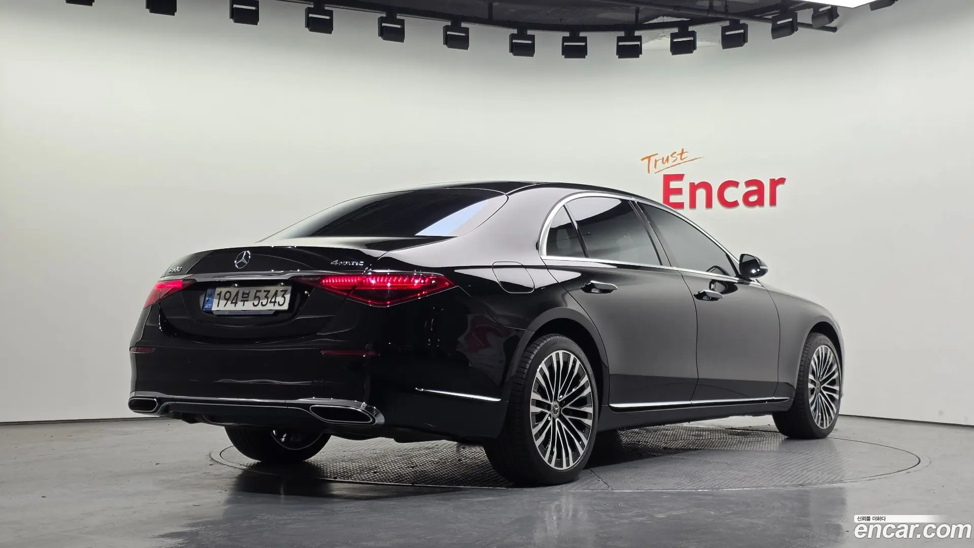 Main__Slider__Photo:S-Class Mercedes-Benz 2021.4-1