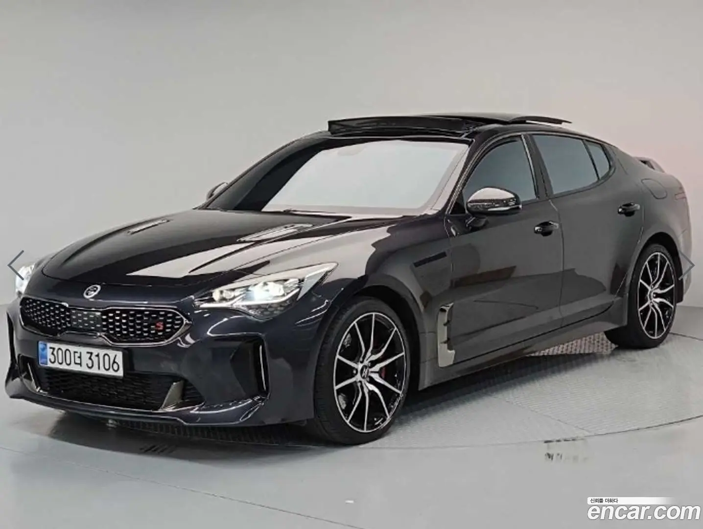 Main__Slider__Photo:Stinger Kia 2018.6-1