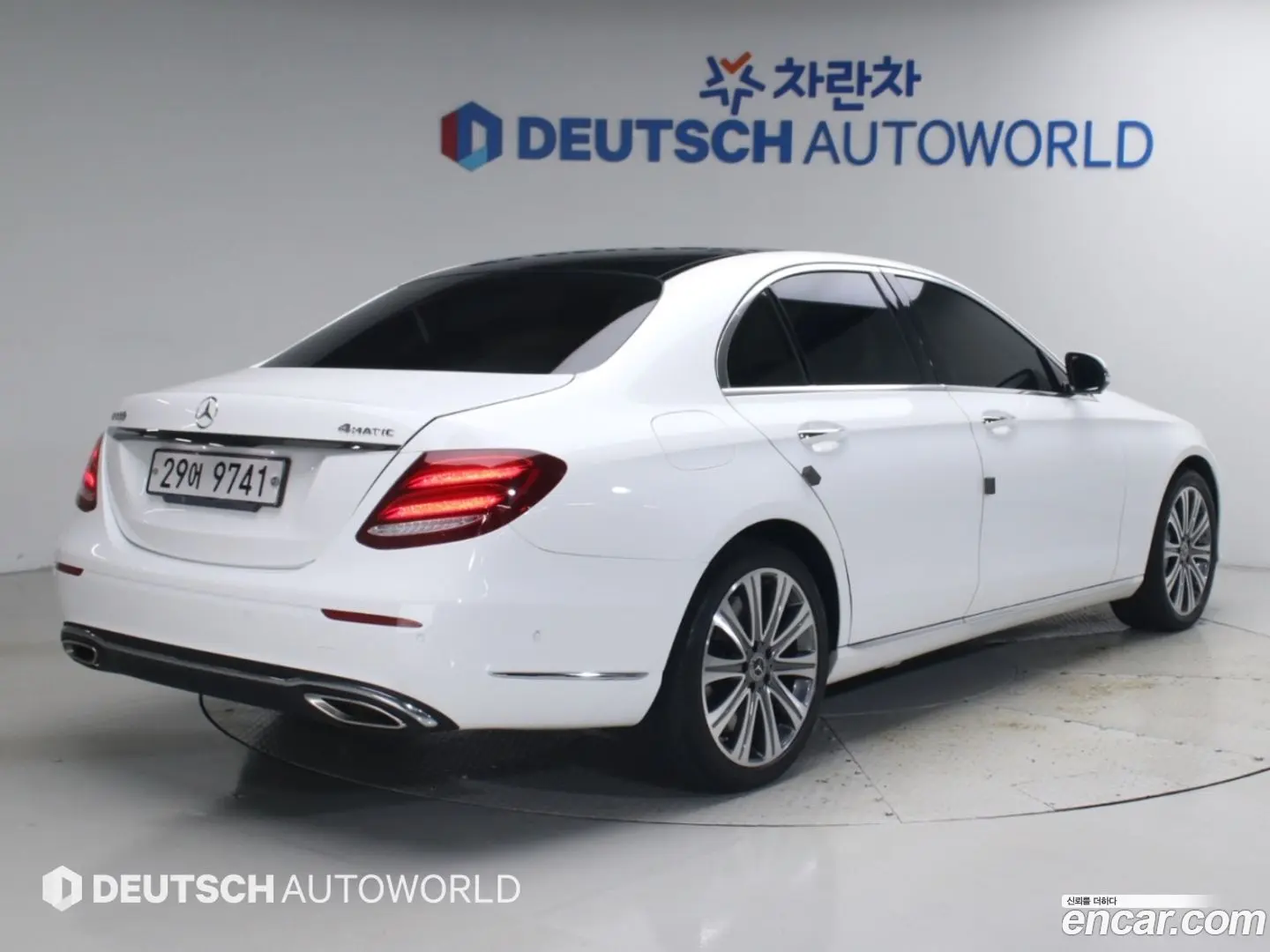 Main__Slider__Photo:E-Class Mercedes-Benz 2017.6-1