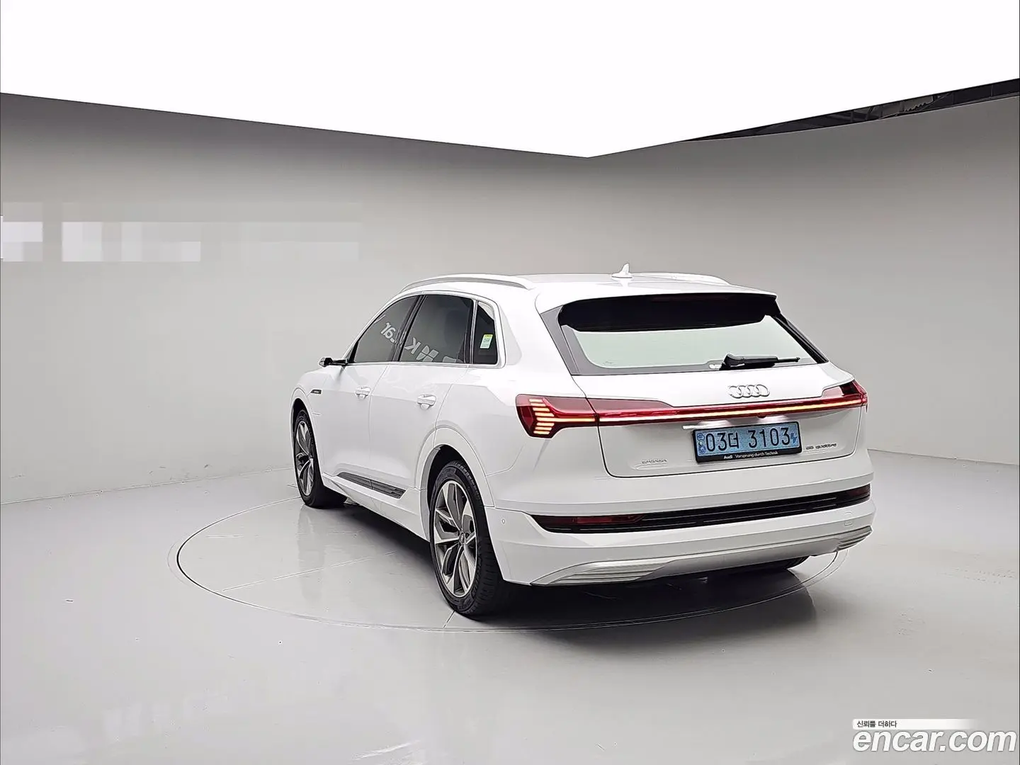 Main__Slider__Photo:e-tron Audi 2021.9-1