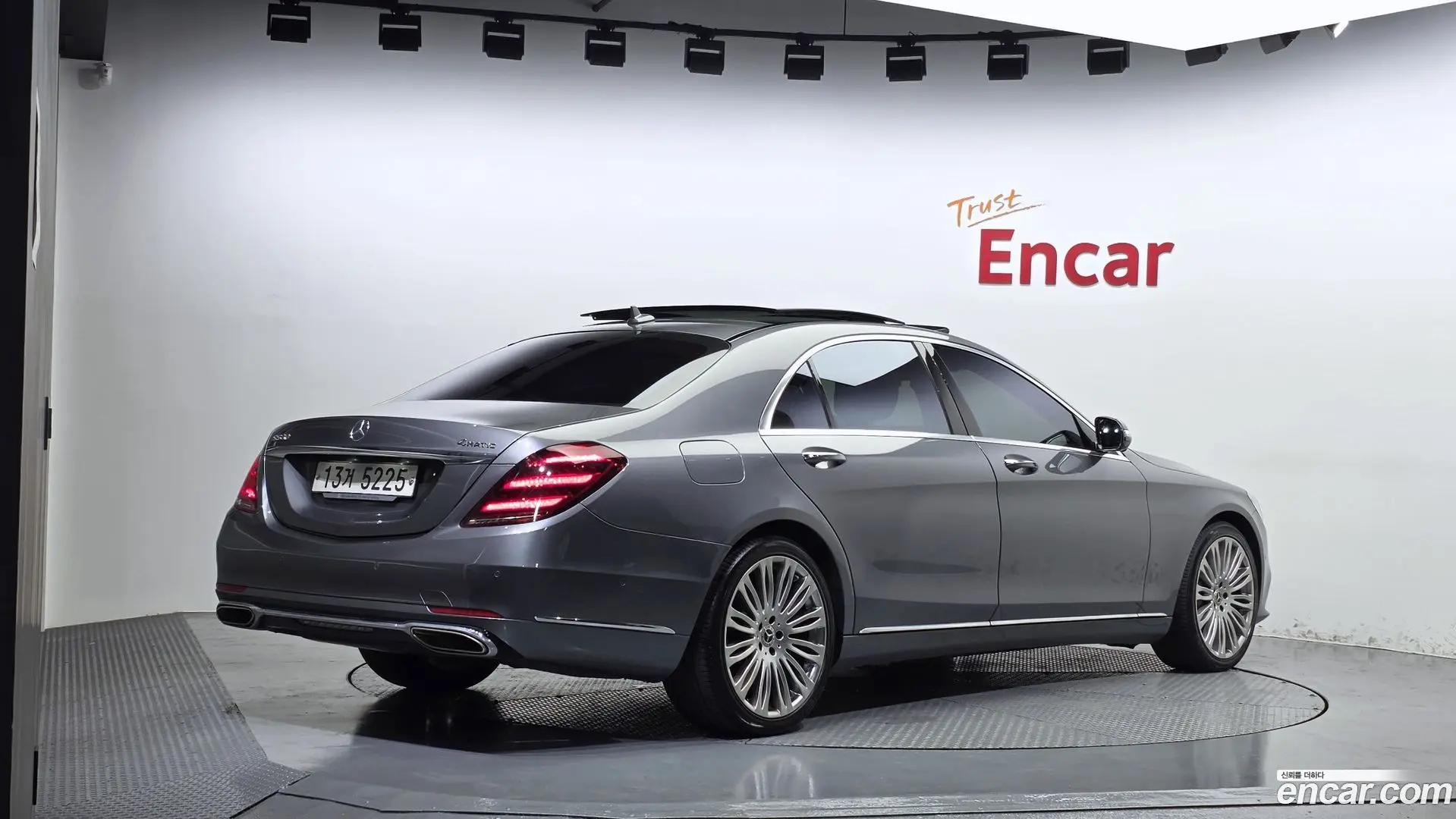 Main__Slider__Photo:S-Class Mercedes-Benz 2017.9-1