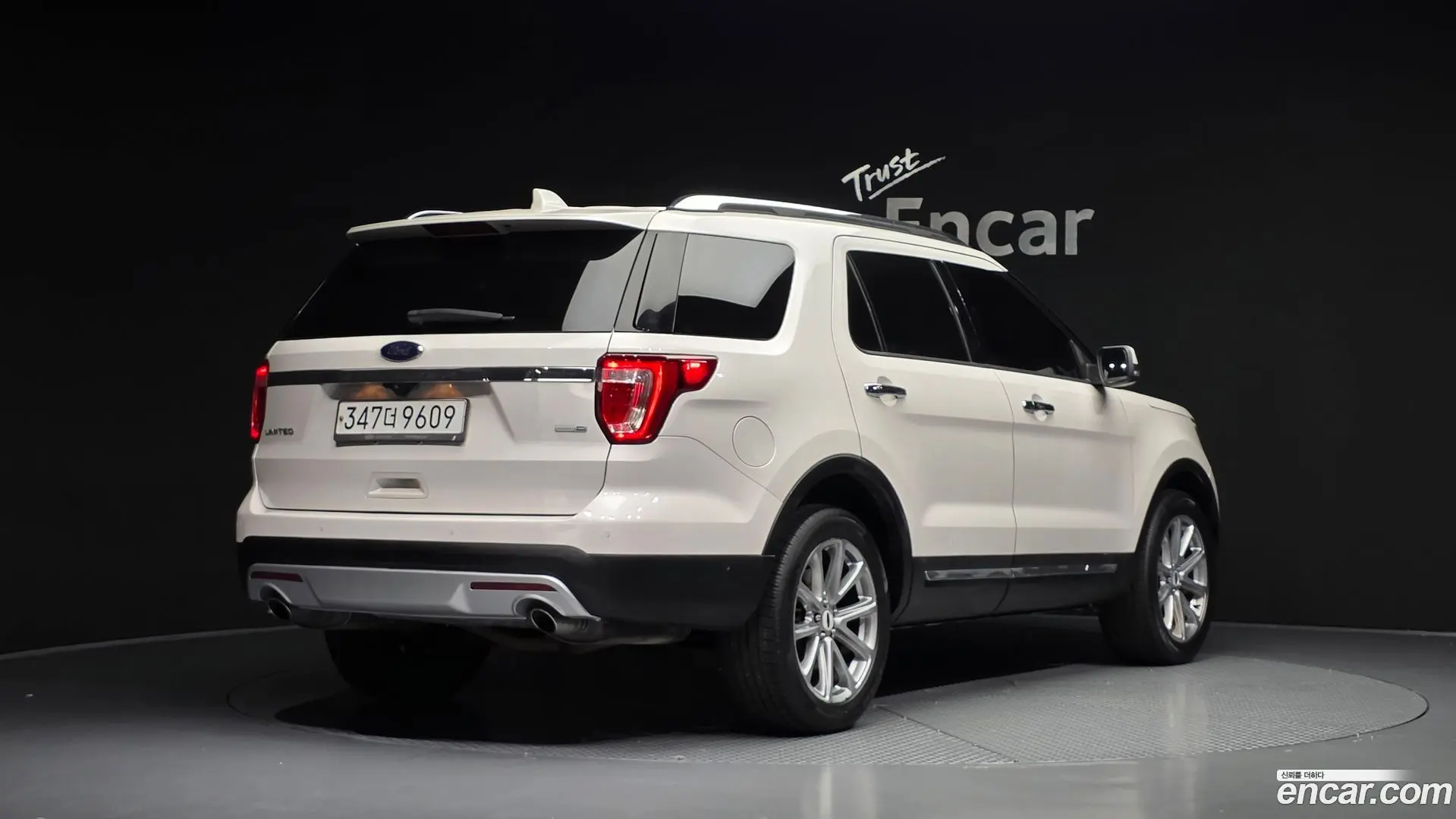Main__Slider__Photo:Explorer Ford 2017.0-1