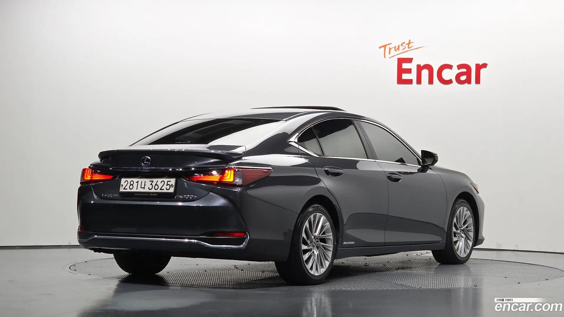 Main__Slider__Photo:ES Lexus 2021.11-1