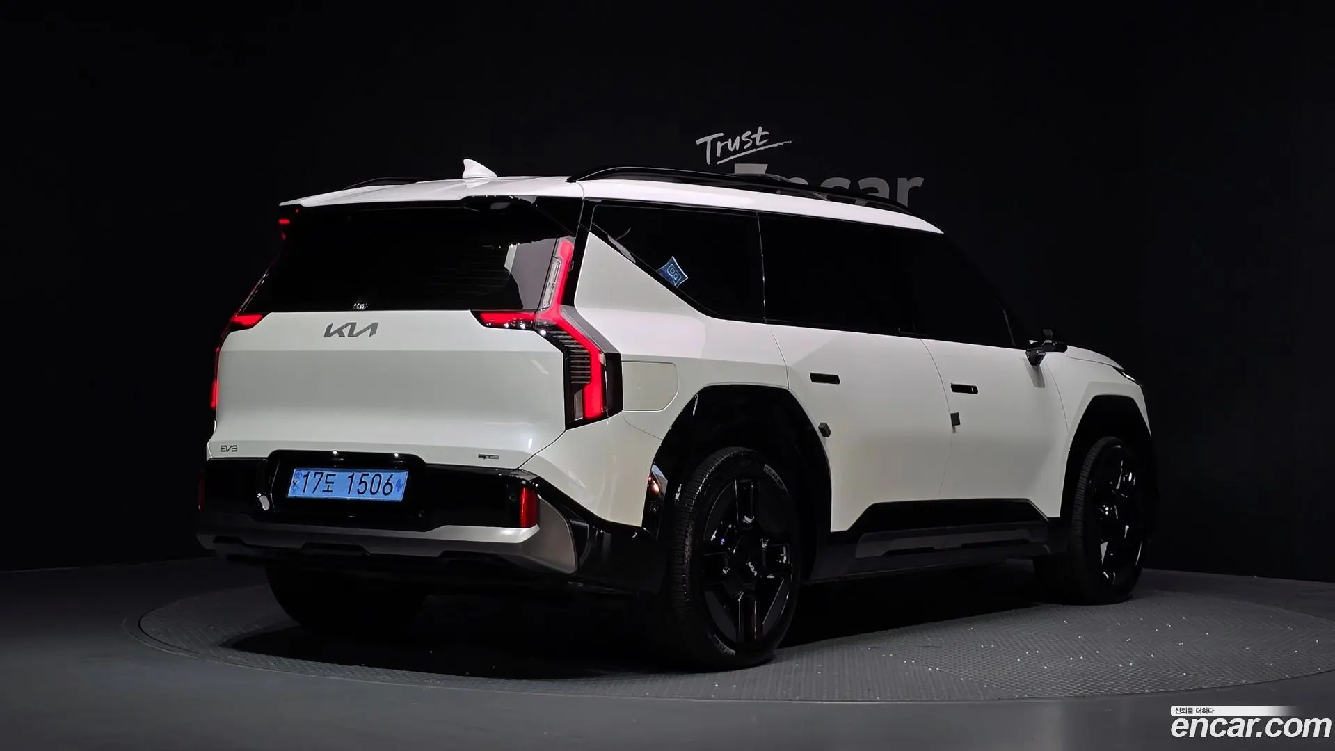 Main__Slider__Photo:EV9 Kia 2024.10-1