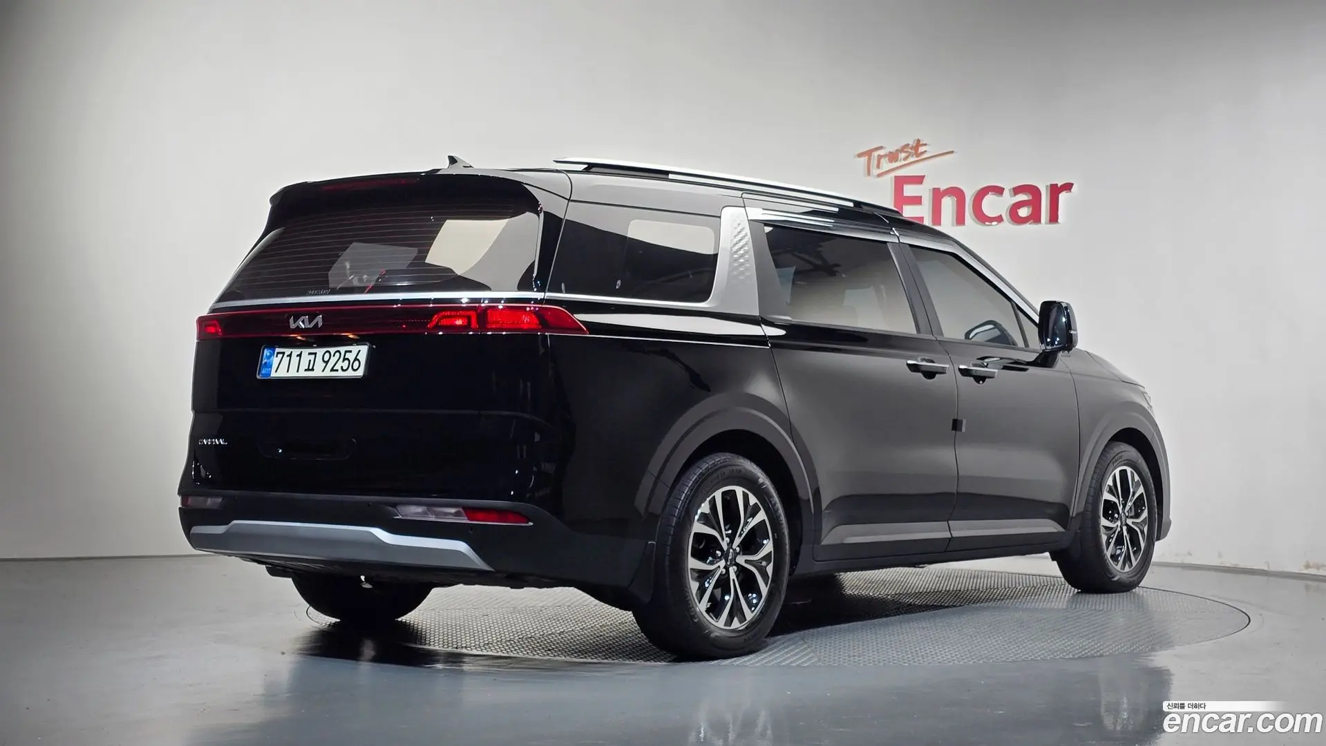 Main__Slider__Photo:Canival Kia 2022.11-1