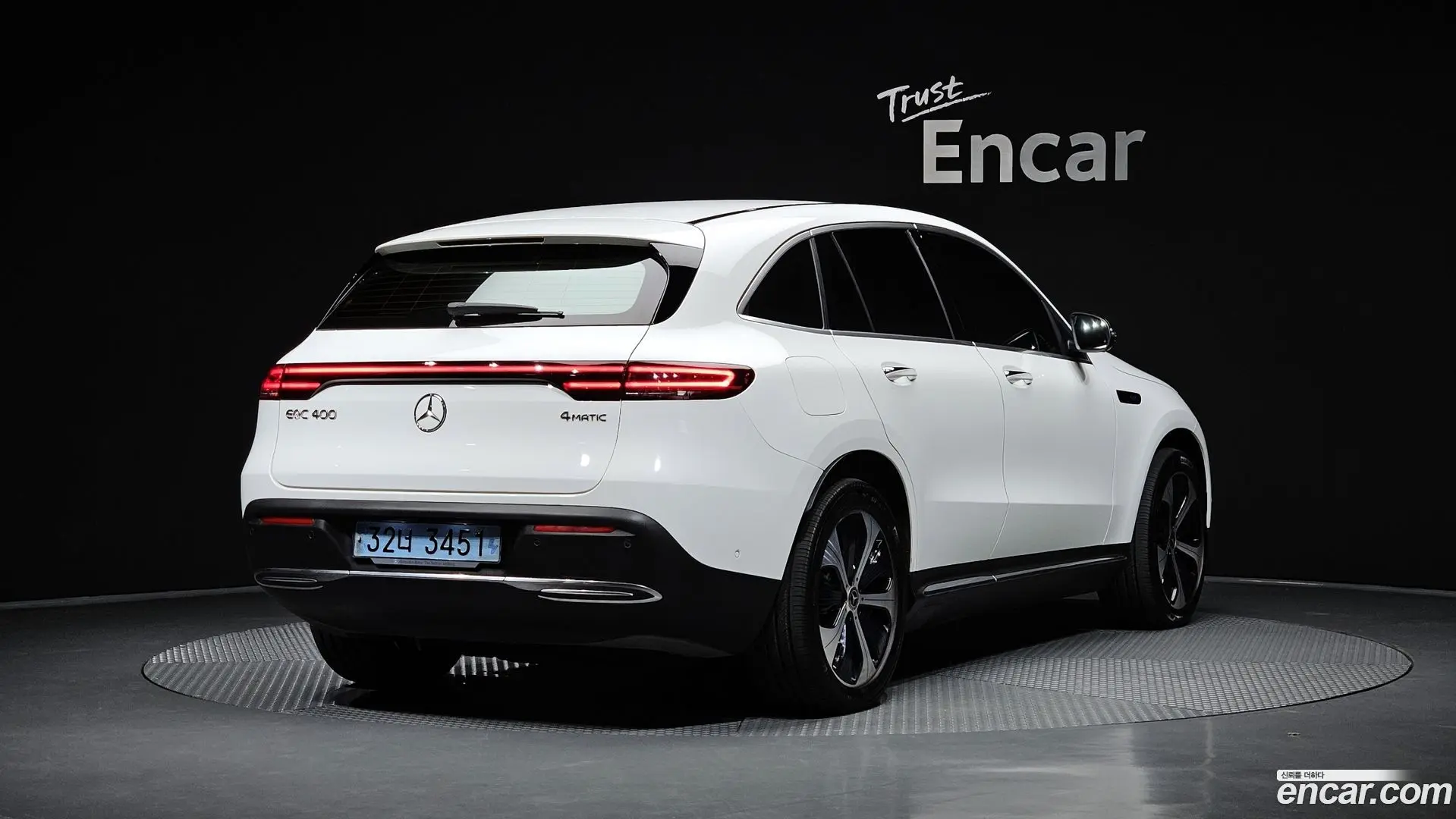 Main__Slider__Photo:EQC Mercedes-Benz 2020.11-1