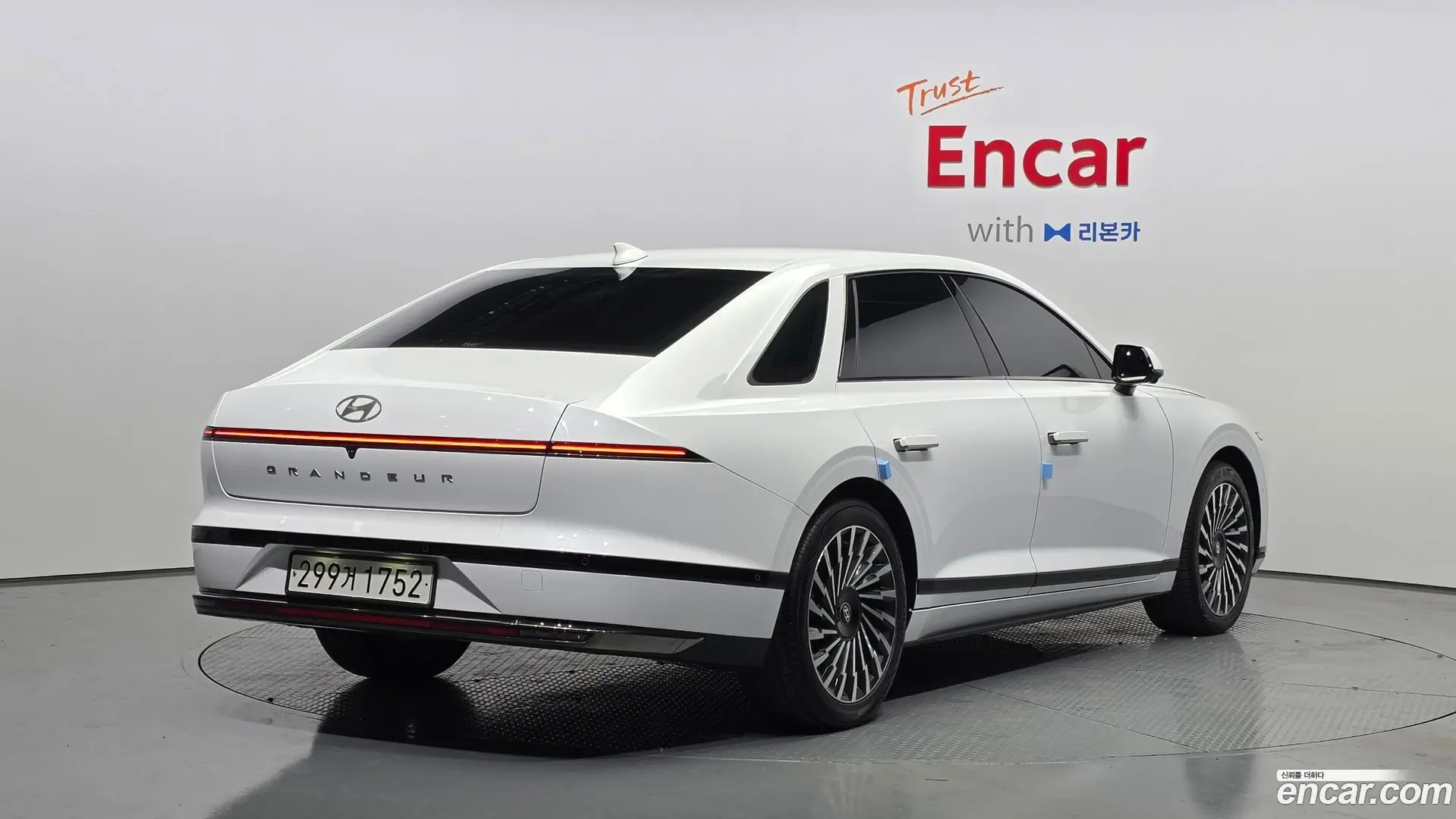 Main__Slider__Photo:Grandeur Hyundai 2024.1-1
