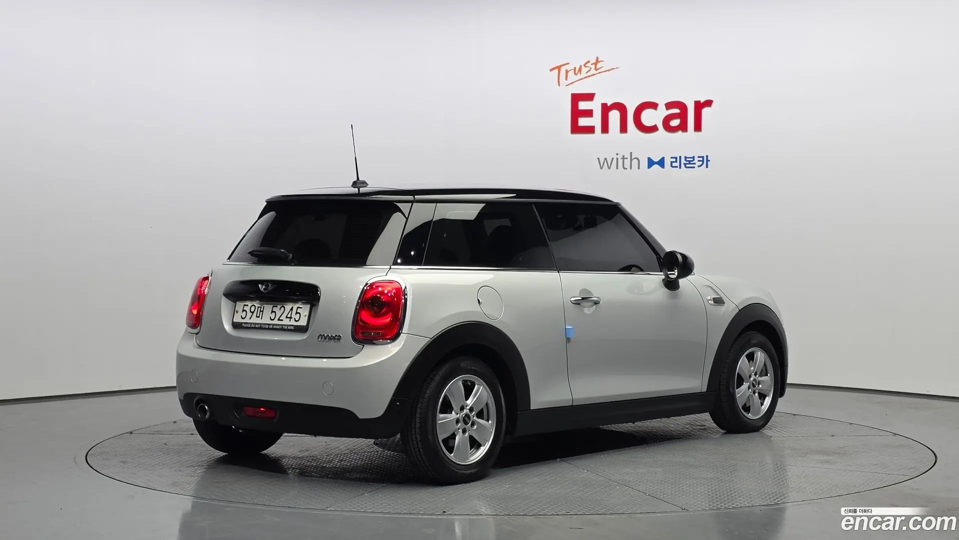Main__Slider__Photo:Cooper Mini 2017.7-1