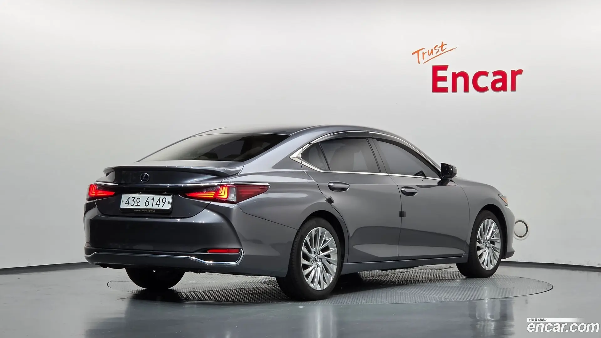 Main__Slider__Photo:ES Lexus 2019.3-1