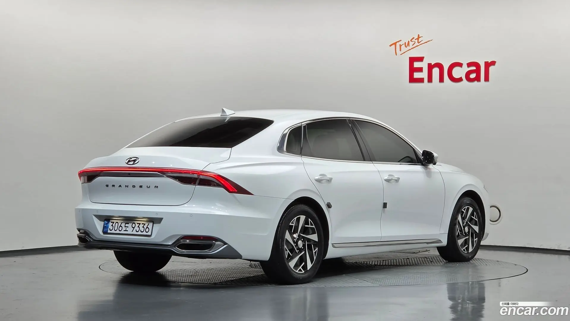 Main__Slider__Photo:Grandeur Hyundai 2022.8-1