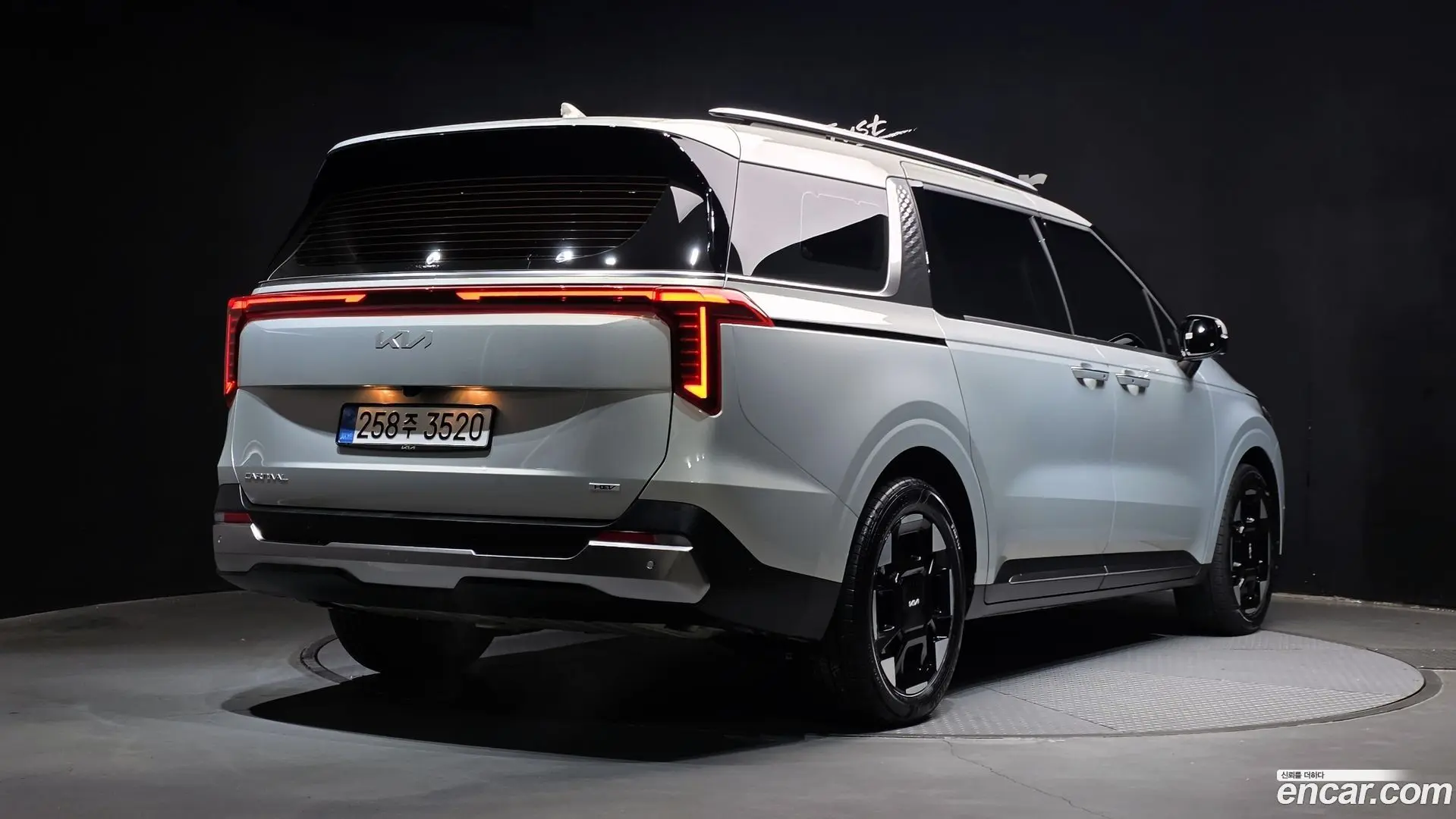 Main__Slider__Photo:Canival Kia 2025.5-1