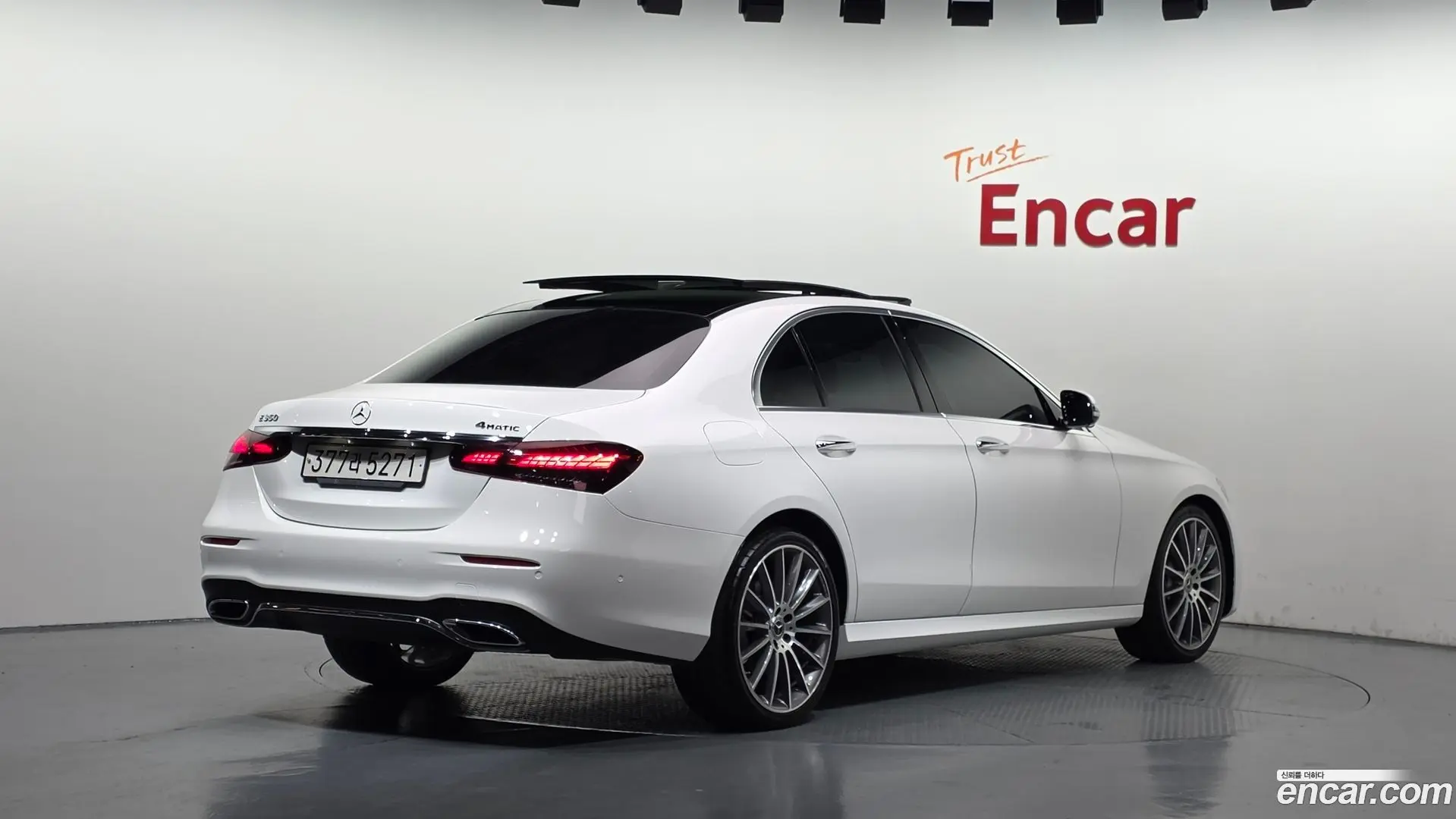Main__Slider__Photo:E-Class Mercedes-Benz 2022.3-1