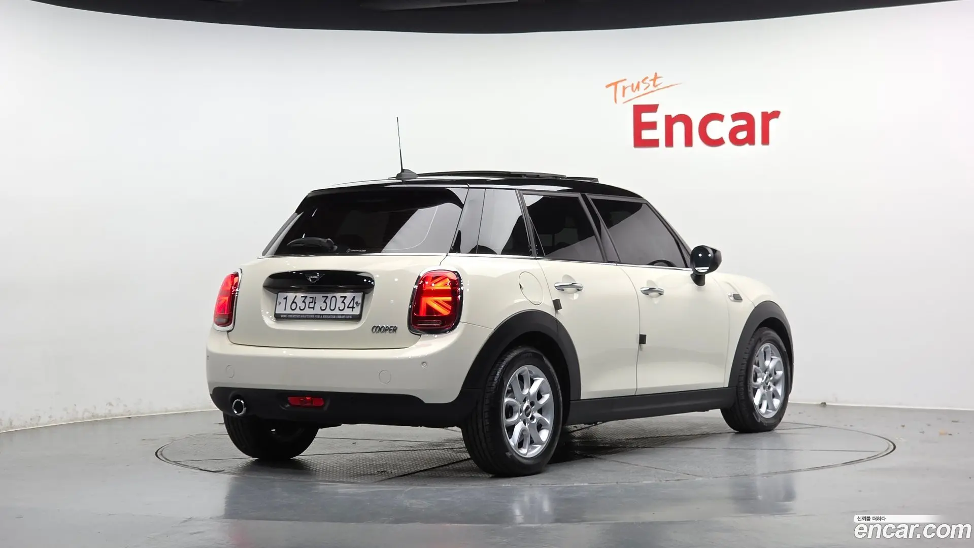 Main__Slider__Photo:Cooper Mini 2020.0-1
