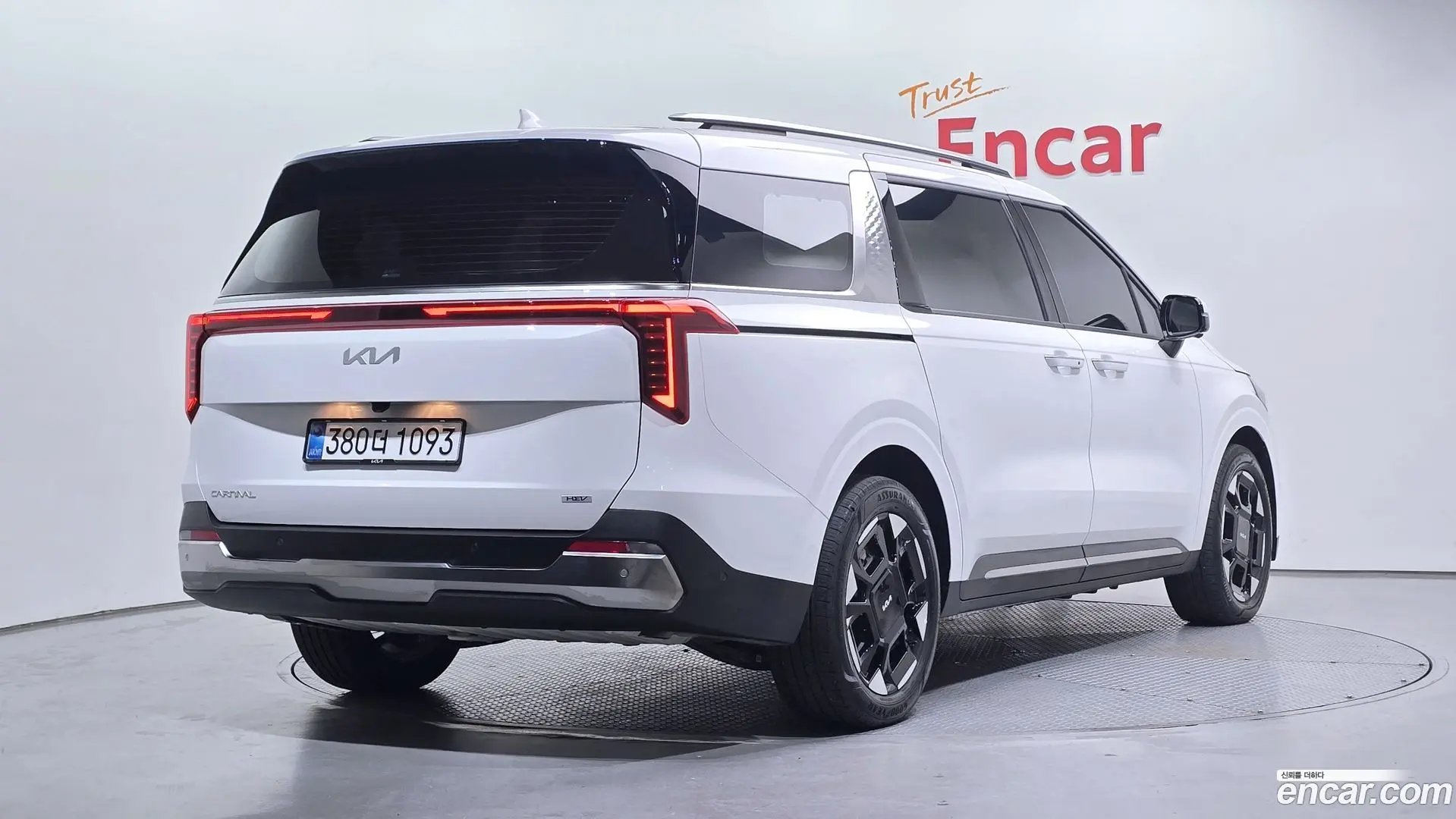 Main__Slider__Photo:Canival Kia 2025.8-1
