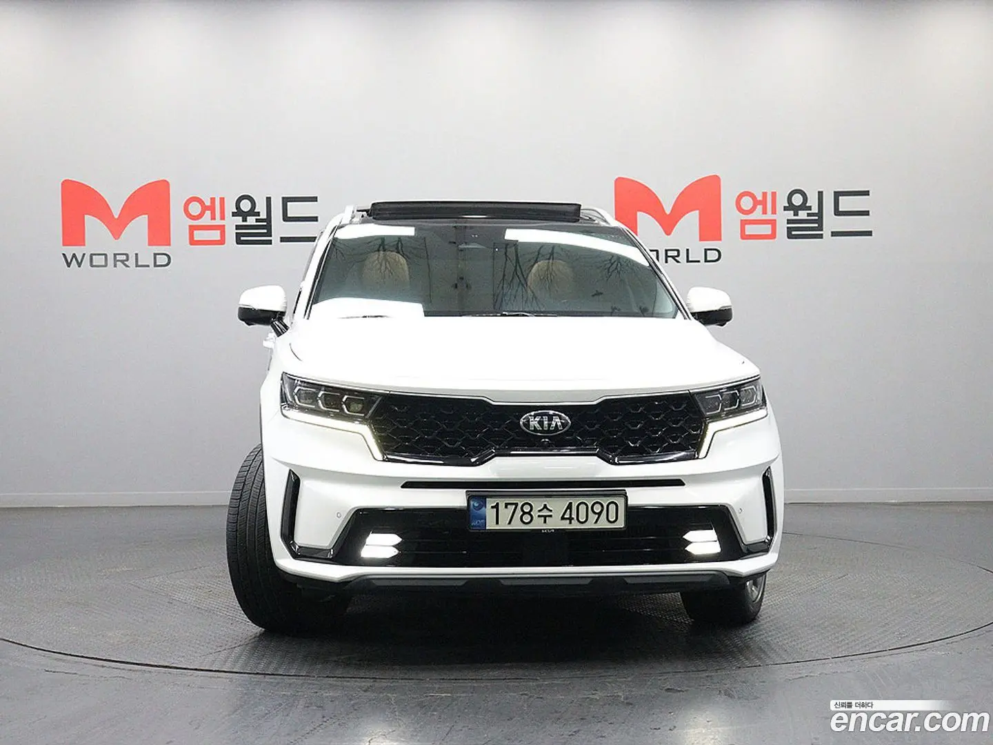 Main__Slider__Photo:Sorento Kia 2020.3-1