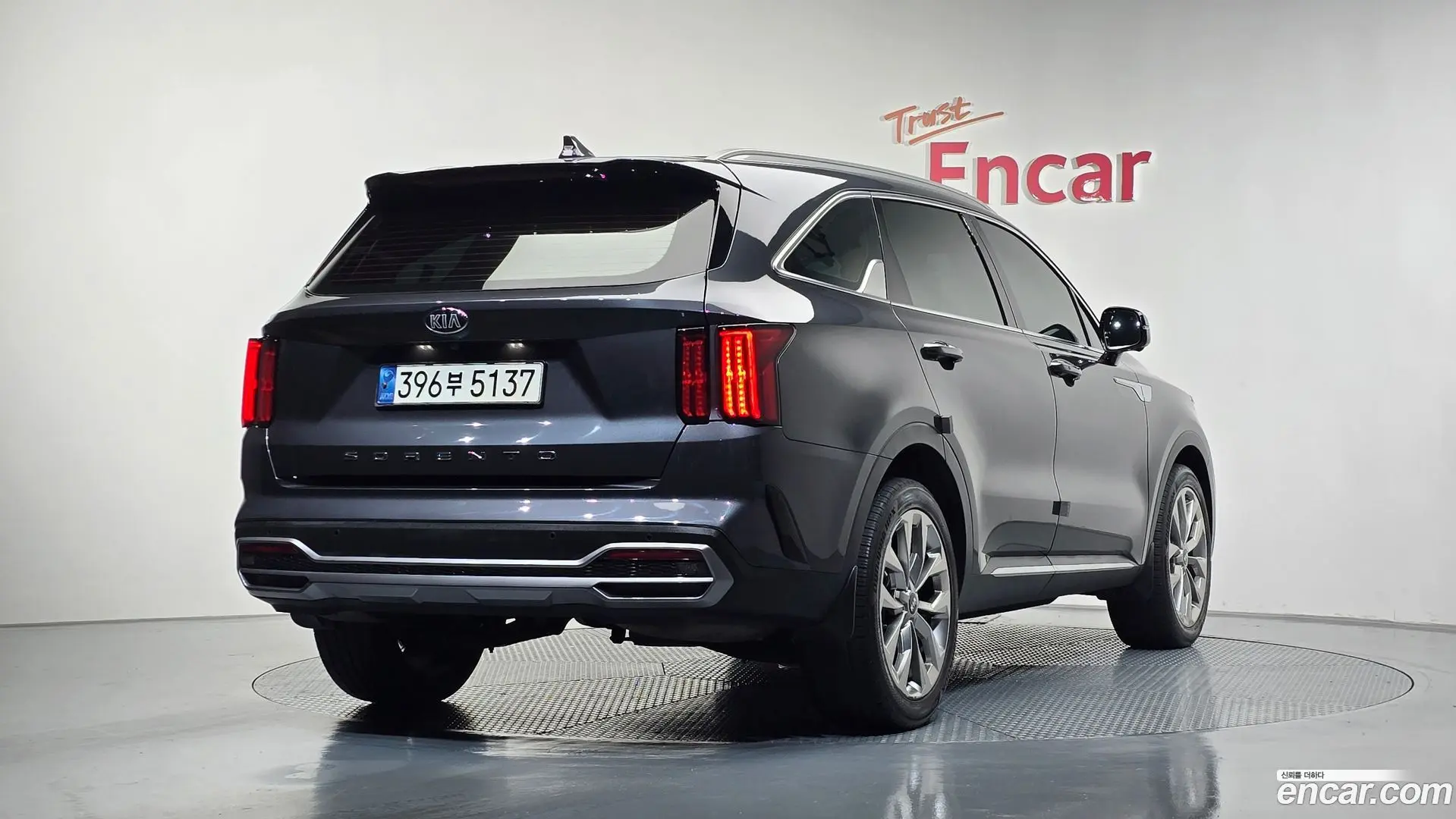 Main__Slider__Photo:Sorento Kia 2021.1-1