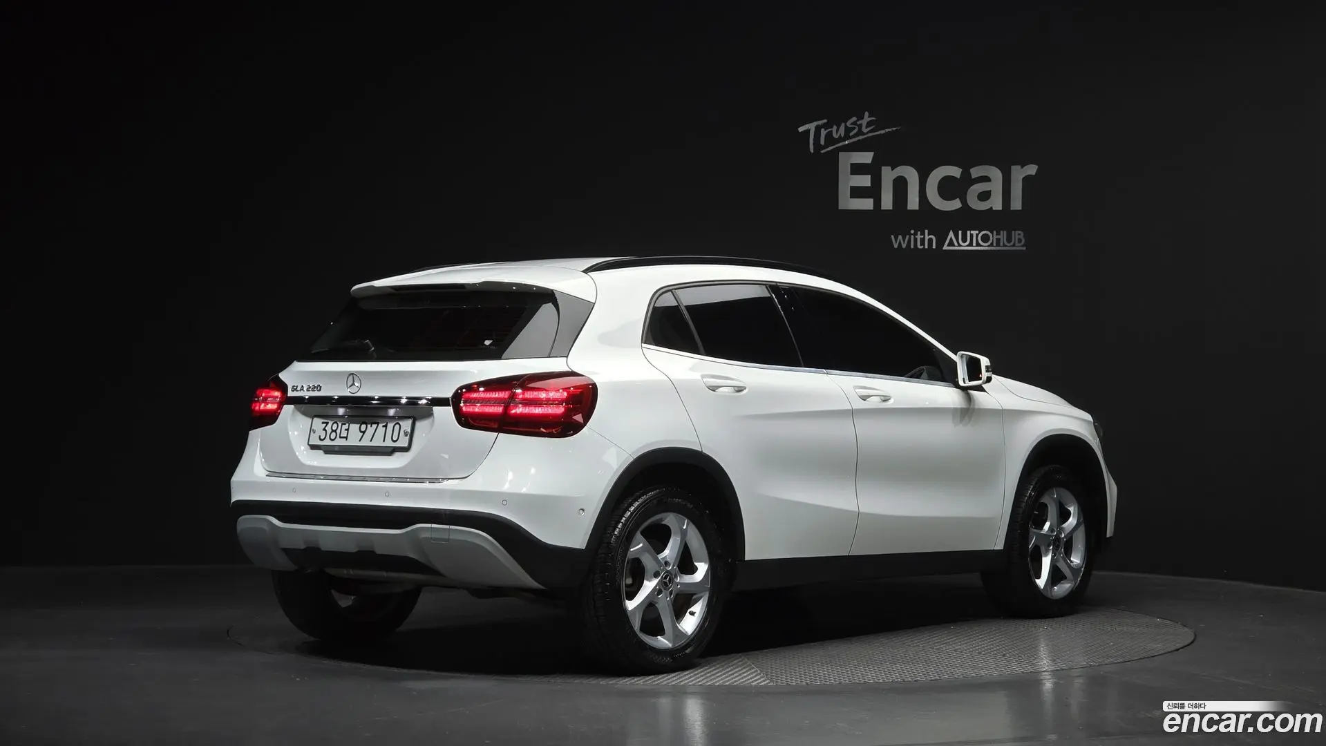 Main__Slider__Photo:GLA-Class Mercedes-Benz 2018.9-1