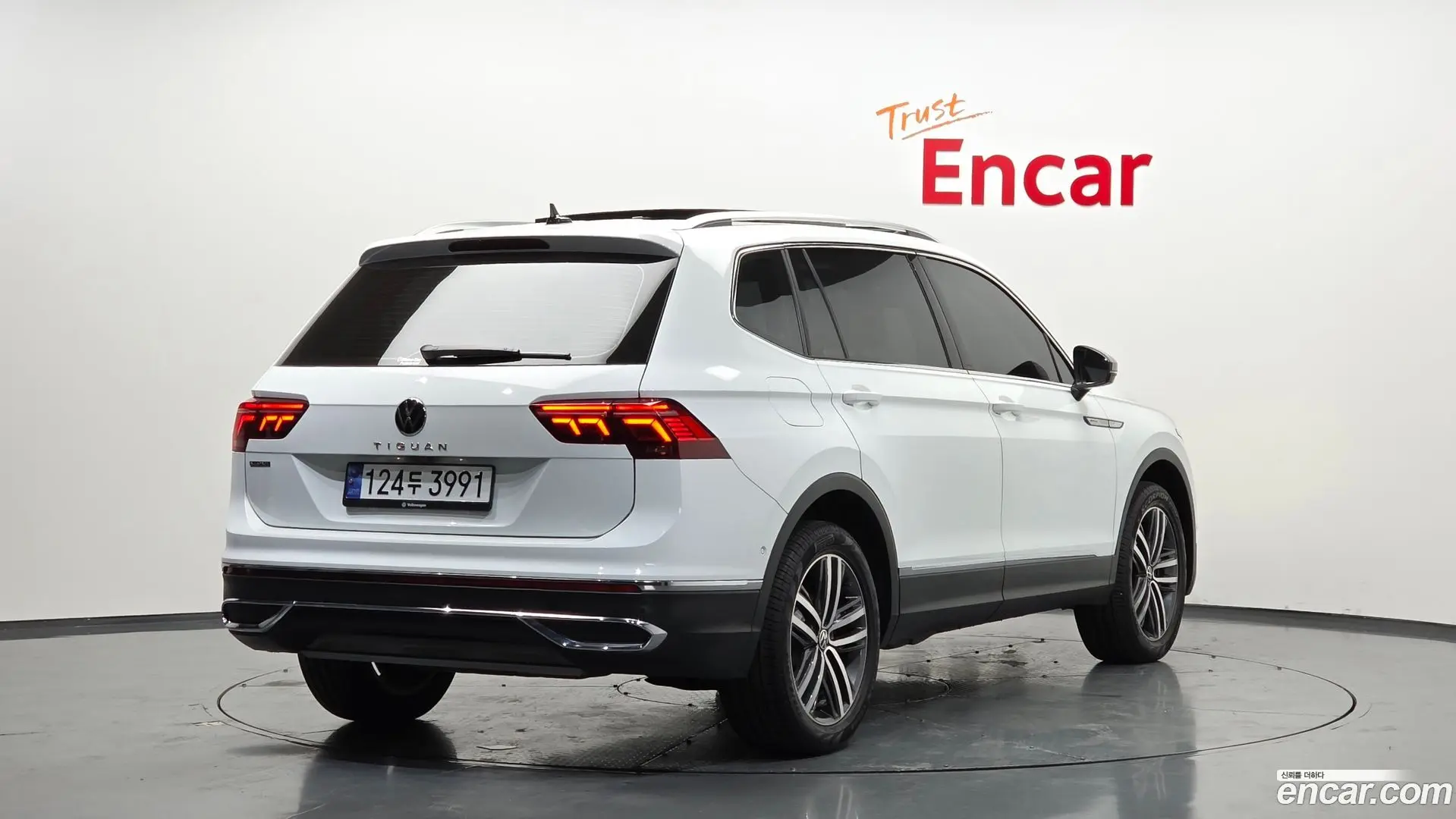 Main__Slider__Photo:Tiguan Volkswagen 2024.10-1