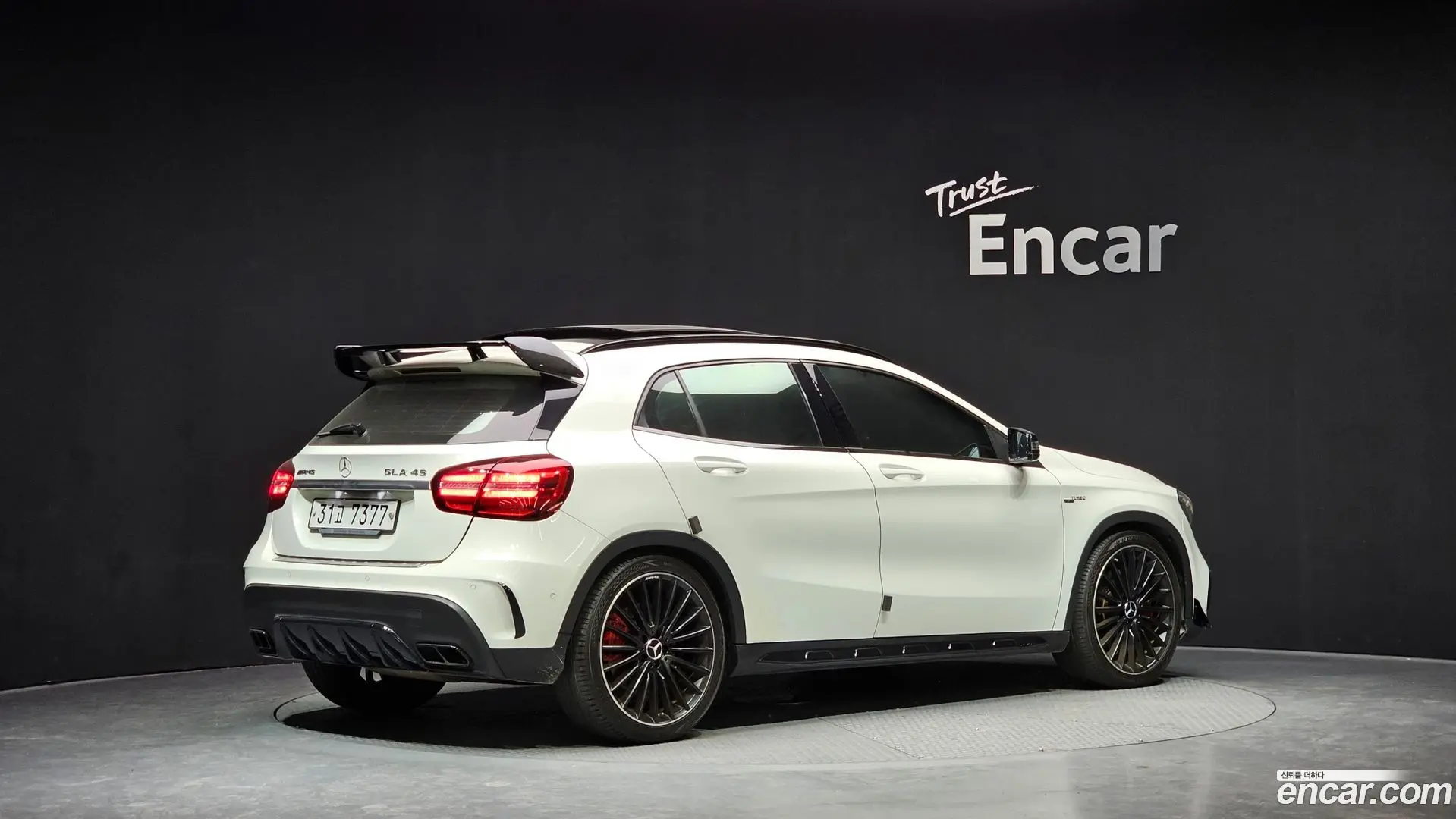 Main__Slider__Photo:GLA-Class Mercedes-Benz 2018.0-1