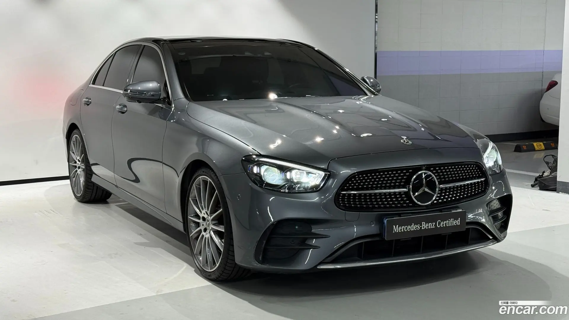 Main__Slider__Photo:E-Class Mercedes-Benz 2022.4-1