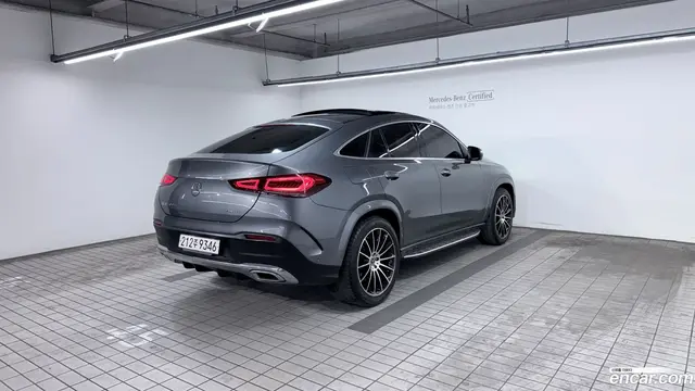 Main__Slider__Photo:GLE-Class Mercedes-Benz 2022.1-1