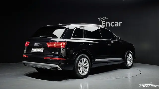 Main__Slider__Photo:Q7 Audi 2019.8-1