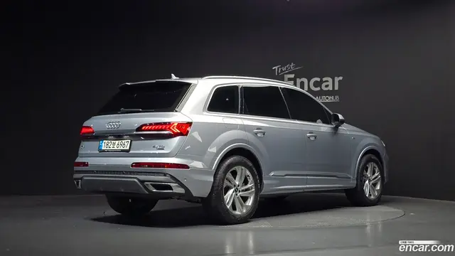 Main__Slider__Photo:Q7 Audi 2021.11-1