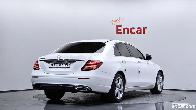 Main__Slider__Photo:E-Class Mercedes-Benz 2017.6-1