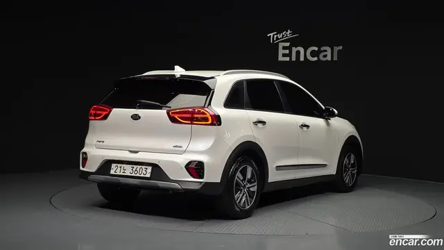 Main__Slider__Photo:Niro Kia 2019.4-1