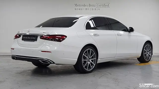 Main__Slider__Photo:E-Class Mercedes-Benz 2022.1-1
