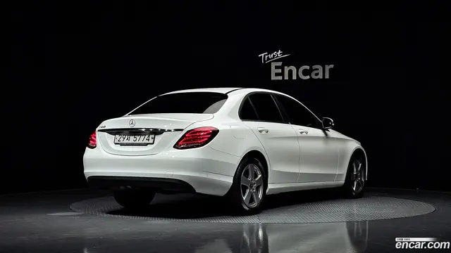 Main__Slider__Photo:C-Class Mercedes-Benz 2018.1-1