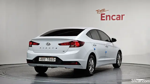 Main__Slider__Photo:AVANTE Hyundai 2019.5-1
