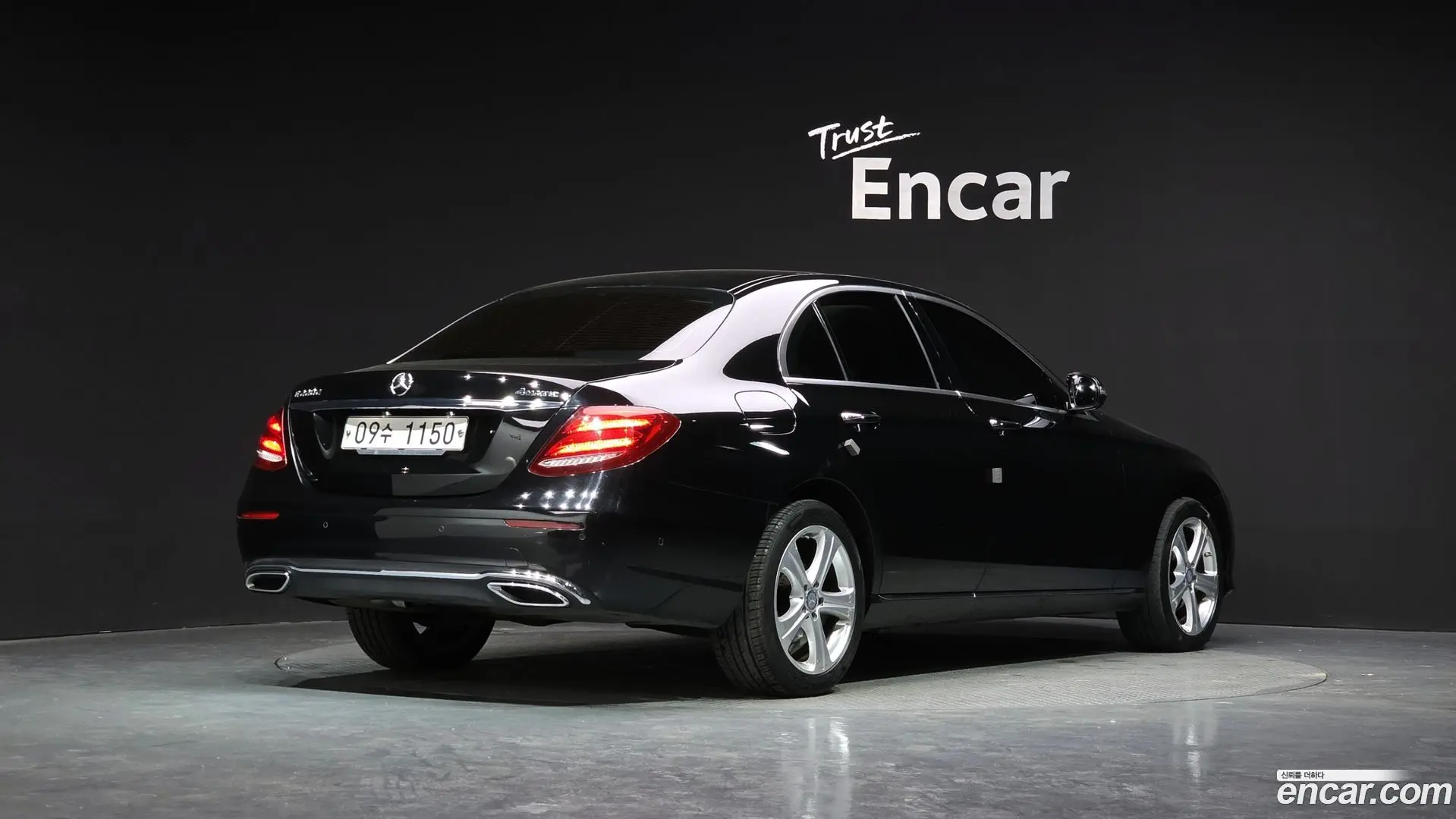 Main__Slider__Photo:E-Class Mercedes-Benz 2017.3-1