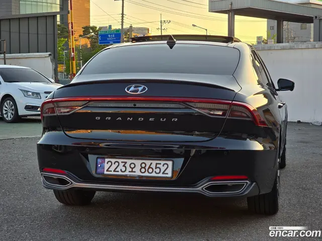 Main__Slider__Photo:Grandeur Hyundai 2022.3-1