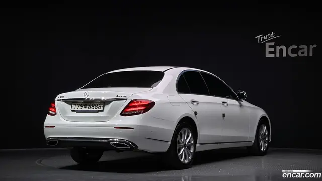Main__Slider__Photo:E-Class Mercedes-Benz 2020.9-1