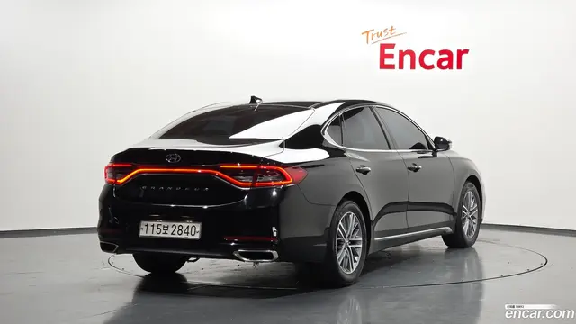 Main__Slider__Photo:Grandeur Hyundai 2018.9-1