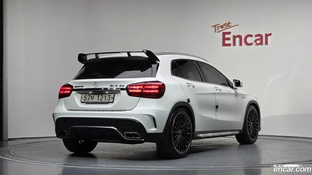 Main__Slider__Photo:GLA-Class Mercedes-Benz 2019.2-1