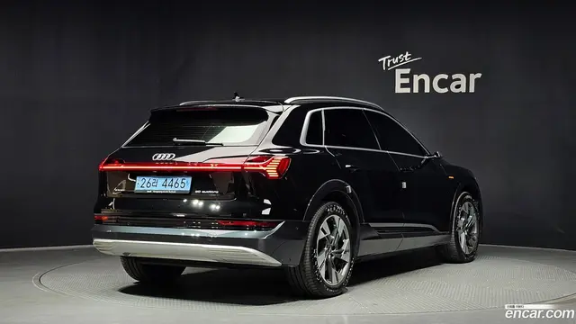 Main__Slider__Photo:e-tron Audi 2021.11-1